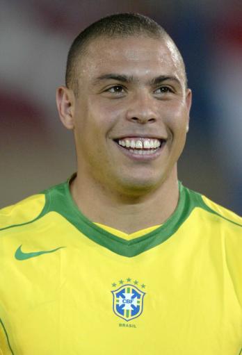 C罗戴帽破纪录！连续4场造10球，沙特联赛被他征服！